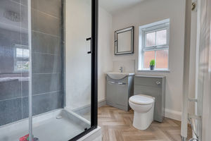 Ensuite- click for photo gallery